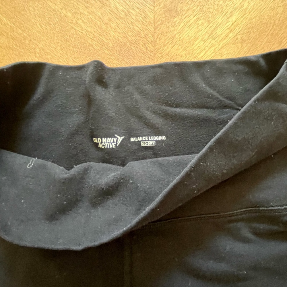 Old Navy Black High-Waisted Bike Shorts – Size M - Picture 2 of 5